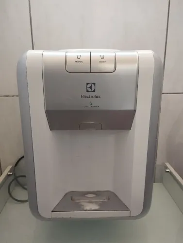Gela água