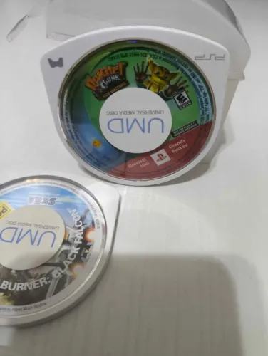 Lote 4 UMDs PSP (2 Jogos + 2 Filmes) com Case Protetora Original