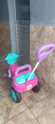 Triciclo motoquinha Velotrol infantil 