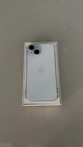 iPhone 15 256GB Azul Claro - Única Dona (Sem Marcas de Uso + Brinde)