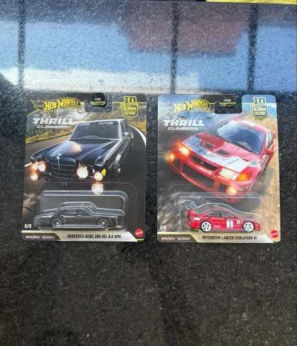 Pacote Hot Wheels Premium Mercedes e Mitsubishi