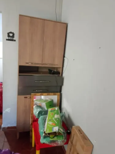 Vendi armário de cozinha perfeitas condições completa .