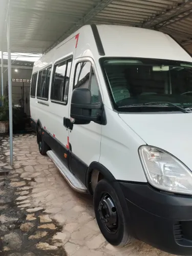 Iveco Daily Minibus Fretamento Longo 55c17 3.0 16V 170cv Diesel Mec. E5 2014