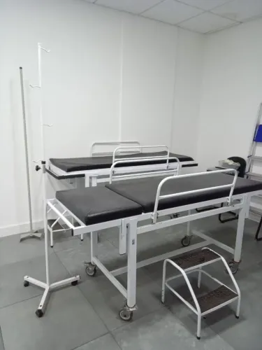 Maca Hospitalar + Escada + suporte de soro - Bom estado