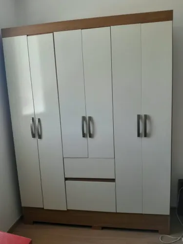 Guarda roupa Casal com 6 portas e 2 gavetas