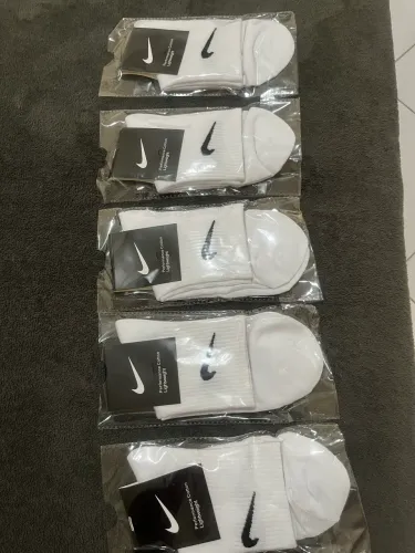 Kit com 10 pares de meias brancas cano médio 