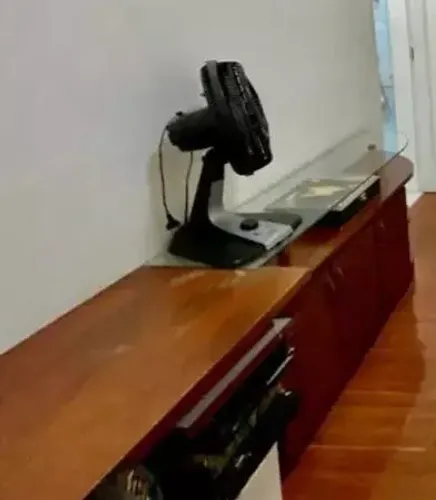 Escrivaninha em madeira e vidro 