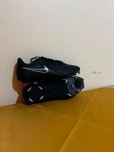 Tô vendendo chuteira da Nike original