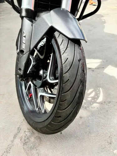 Dominar 400