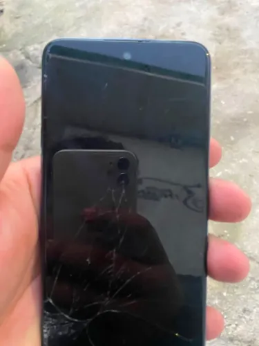 Vendo Celular LG k62 memória de 32 Gigas, Com detalhe na tela que está trincada