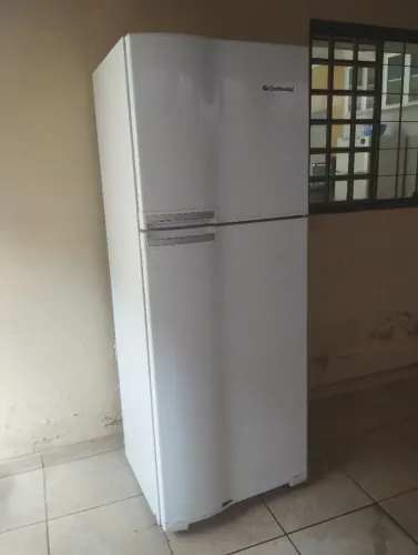 VENDO GELADEIRA CONTINENTAL FUNCIONANDO PERFEITAMENTE 650 REAIS