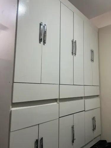 Guarda roupa semi novo MUITO ESPAÇOSO