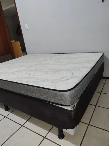 Colchão e base da cama
