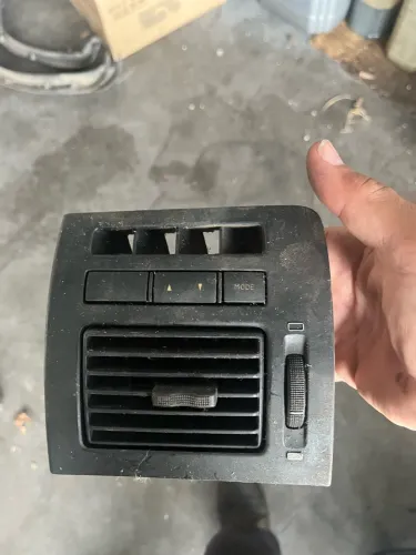 Várias peça de carro