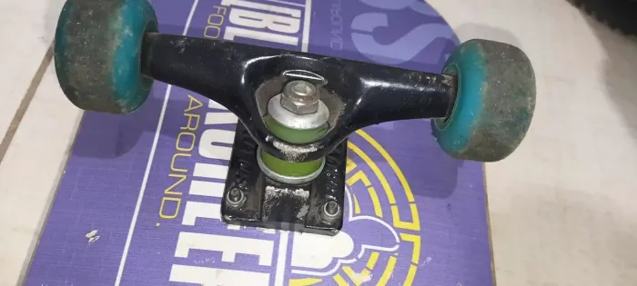 Skate semi novo