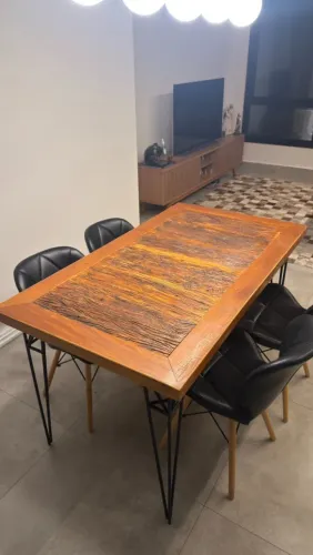 Mesa de Jantar Rústica Industrial Pés de Ferro + 4 Cadeiras