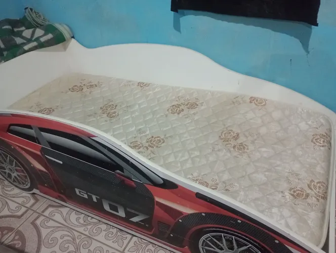 Cama infantil carro