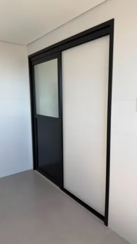 Porta de Correr em Alumínio Preto com Vidro Jateado - 1,89m x 2,15m - Nova