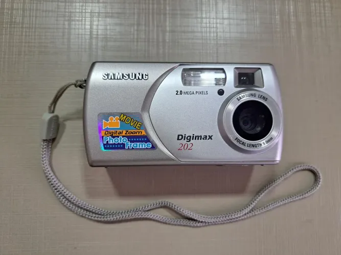 Câmera Digital Samsung 202 (2.0 MP)<br>