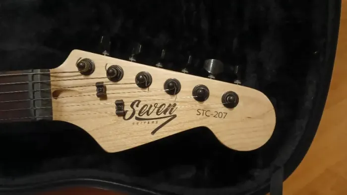 Guitarra Seven® All Black Stratocaster