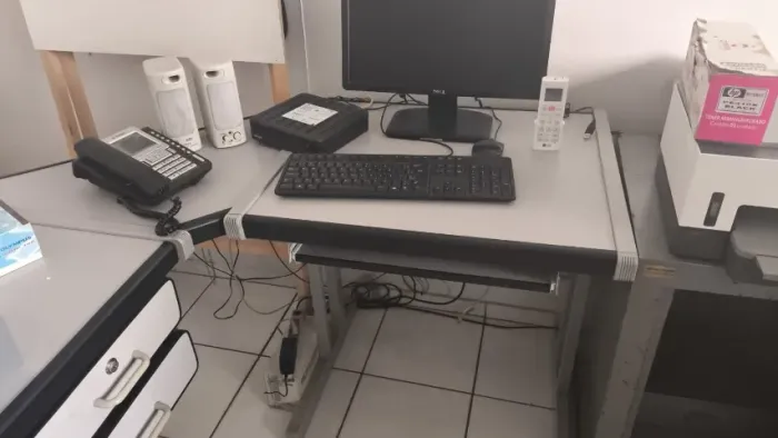Mesa escritório, Cofre e Fax 