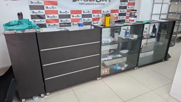 Balcão expositor com caixa