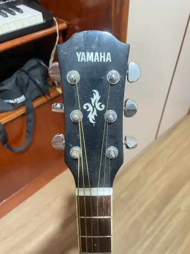 Violão Aço Yamaha APX 600 elétrico c/ afinador 