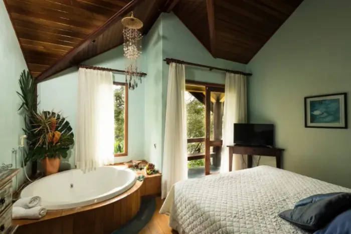 Bangalô equipado com hidromassagem no Canto da Lagoa