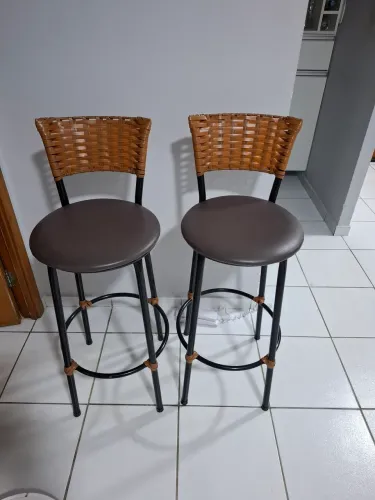 Duas Banquetas  alta 