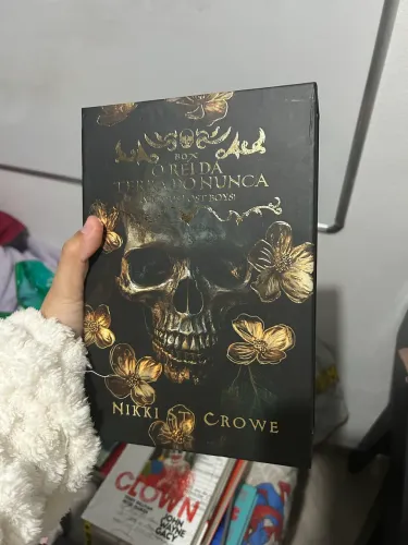 box: o rei da terra do nunca autora: nikki st crowe