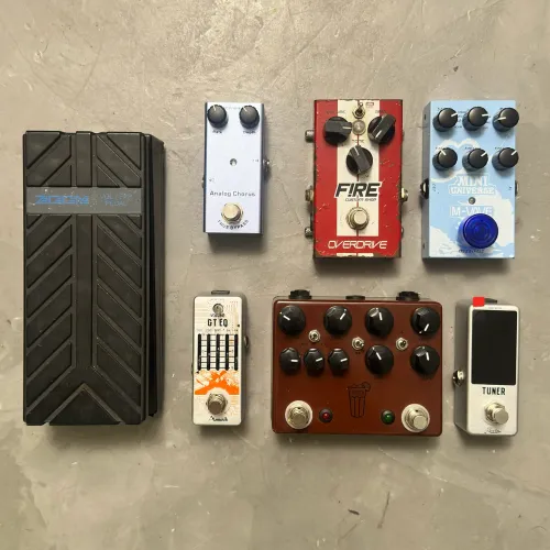 Pedais de guitarra à venda (drive, reverb, equalizador, volume)