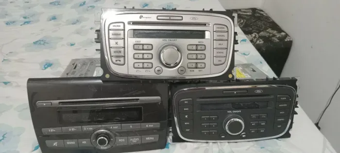 Som originais da ford e fiat funcionando
