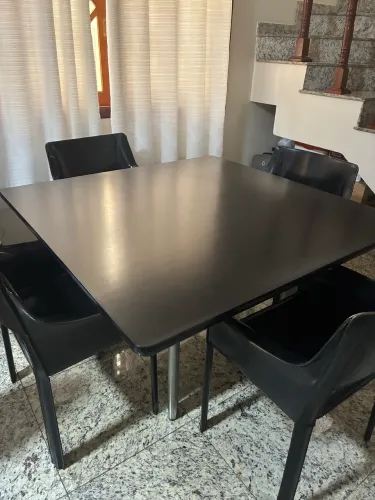 Mesa com 4 cadeiras