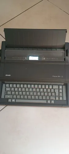 Máquina de escrever Praxis 201-II