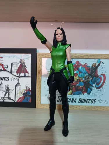 Mantis 30 cm original marca Hasbro