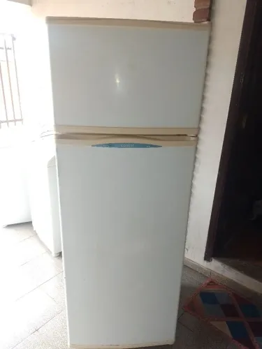 Geladeira Duplex com marca de uso, funcionando perfeitamente, só ligar e usar , 110 volts