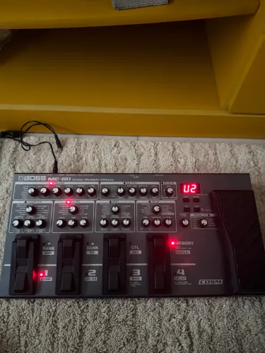 Pedaleira BOSS ME-80