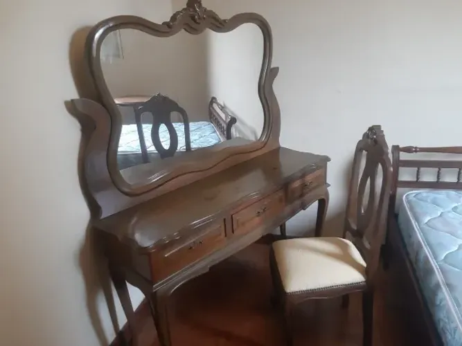 Conjunto Penteadeira Antiga com Espelho + Cadeira em Madeira Maciça - Estilo ClássicoDescr