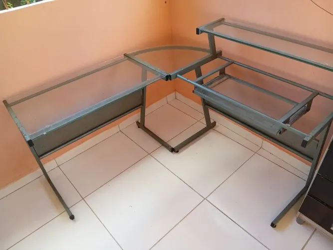 Escrivaninha de vidro