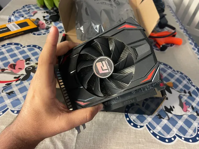 PLACA DE VÍDEO RX 550 4GB DE VRAM