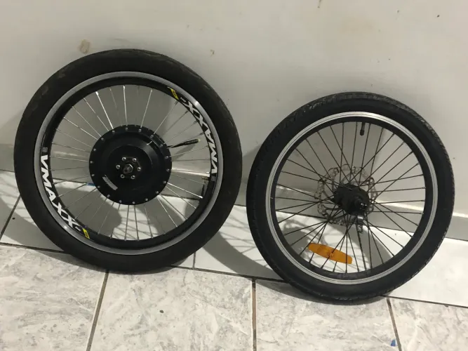  2 Pneus completo aro 20 com motor 350w