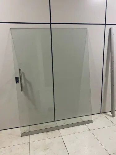 Vendo porta de vidro blindex