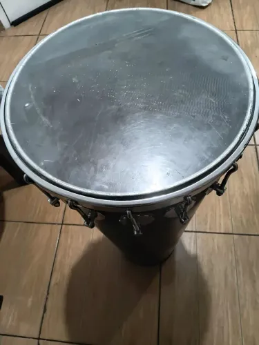 Surdo Compacto contemporânea de16' e Timbal da Timbra de 14" alumínio, usado e som poten