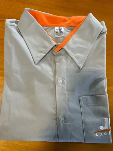 UNIFORMES NOVOS COM LOGO DA EMPRESA OPORTUNIDADE REAPROVEITAMENTO