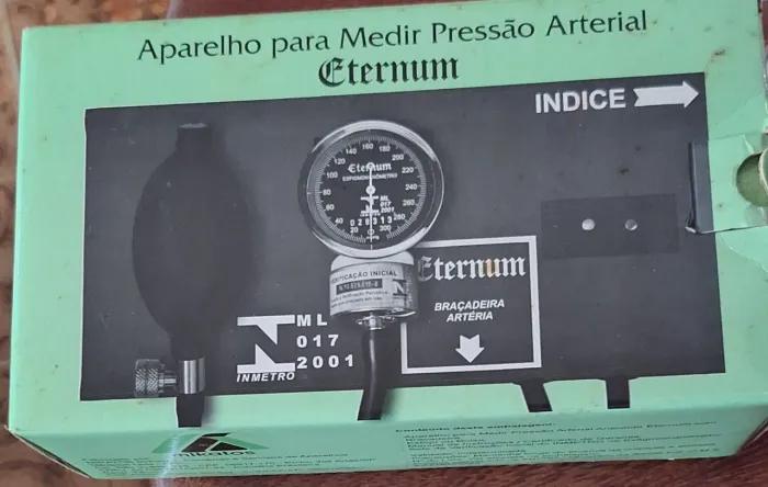 Vendo estetoscópio Mikatos e aparelho para medir pressão Eternum 