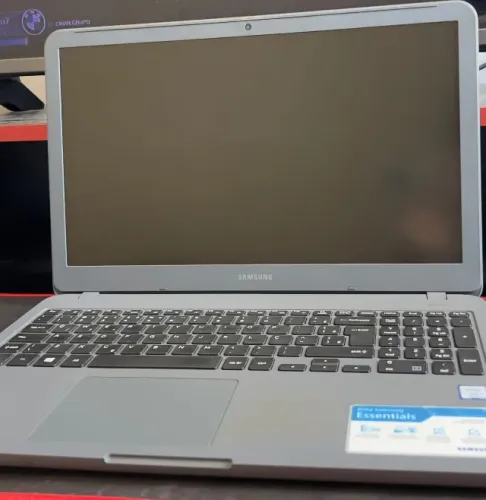 Notebook Samsung ( Samsung Essentials E30)