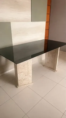 Conjunto mesa de vidro com cadeiras 