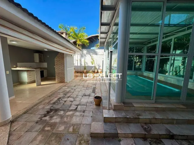 Casa no Condomínio Jardins com quatro quartos, duas suítes, duas semi suítes e varanda gou