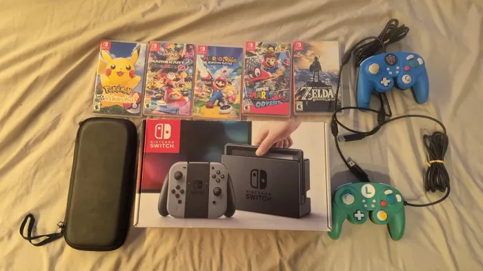 Nintendo switch V1 + 5 jogos + case + 2 controles
