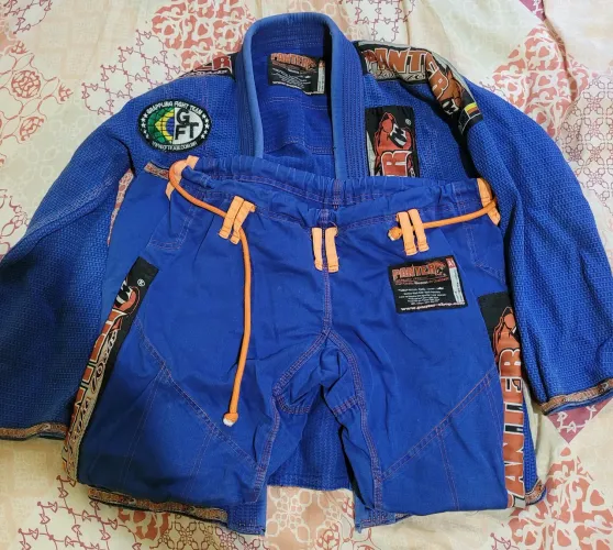VENDO KIMONOS AZUL E PRETO